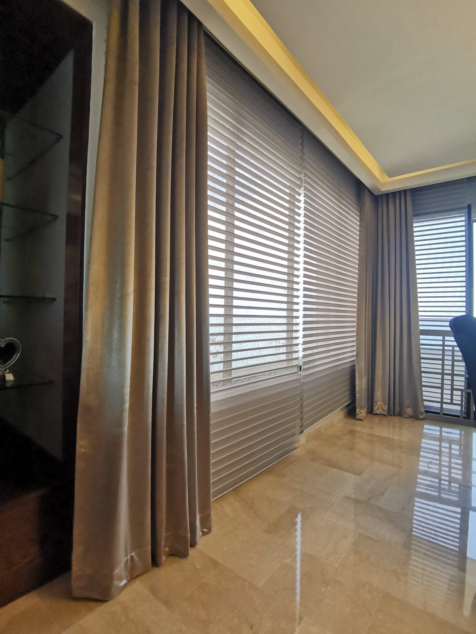 Cortinas zebra a medida en ambiente residencial